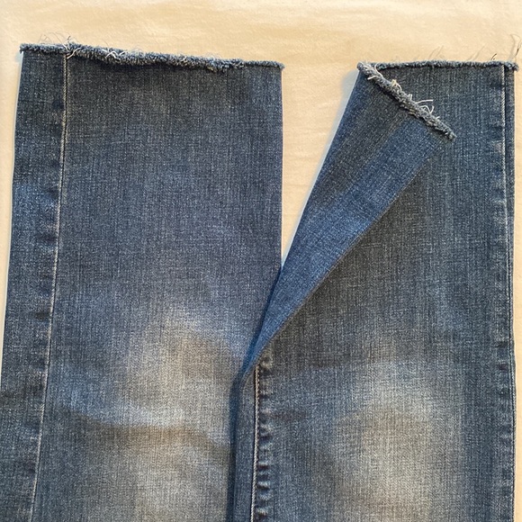 Lucky Brand Sweet Straight Jeans mid rise medium fade raw hem Size 10 / 30 - Picture 10 of 14